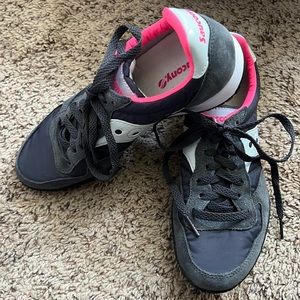 Saucony sneakers size 8.5 never worn